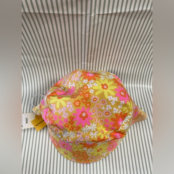 Kids' Reversible Bucket Hat - Picture 3 of 8